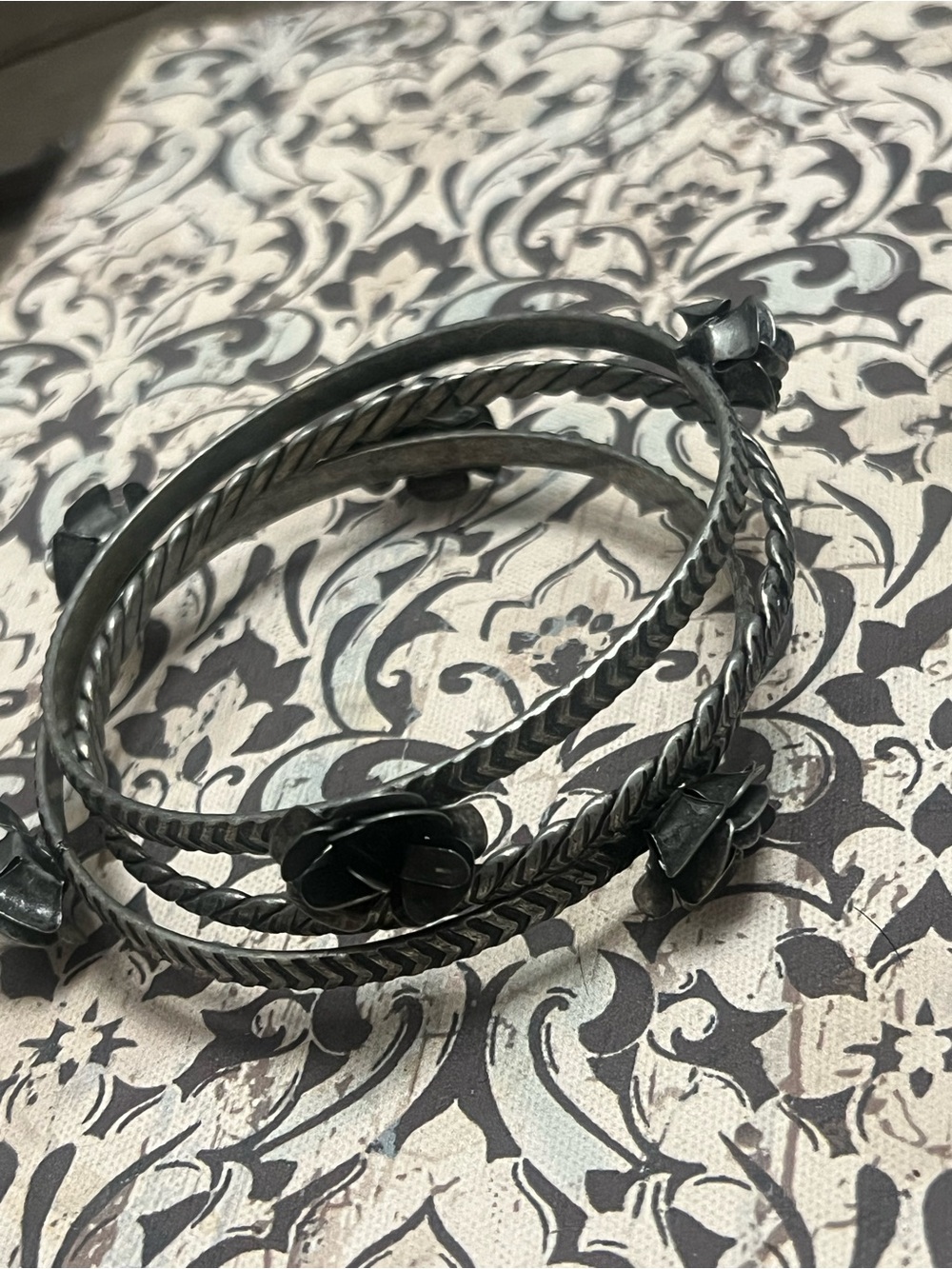Women's Black Floral Accent Metal Bangle Bracelet Set